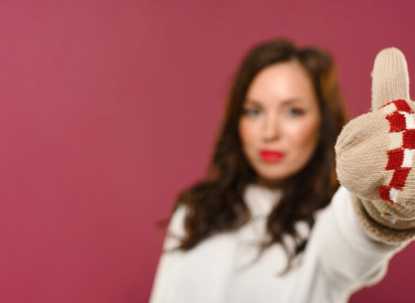 winter-model-showing-like-with-copy-space